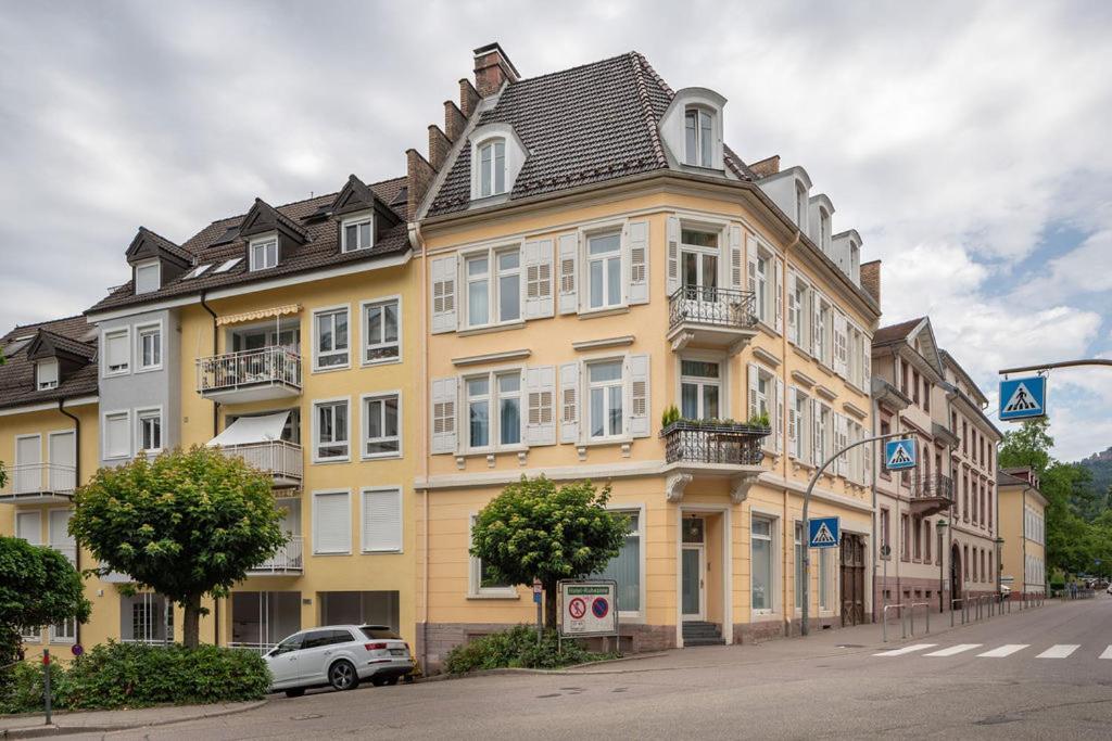 Vip Apart Center Baden-Baden Buitenkant foto